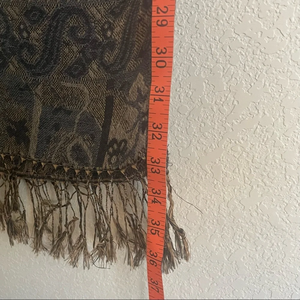 Beautiful Paisley style Women’s Scarf NWOT
